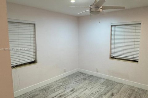 Снять в аренду квартиру в Лейк-Уорт, Флорида 1 спальня, 60.39м2, № 2055676 - фото 11