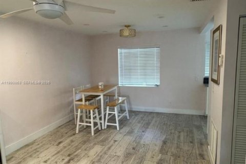 Снять в аренду квартиру в Лейк-Уорт, Флорида 1 спальня, 60.39м2, № 2055676 - фото 5