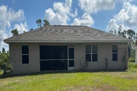House in North Port, Florida 3 bedrooms, 142.23 sq.m. № 2102608 - photo 2