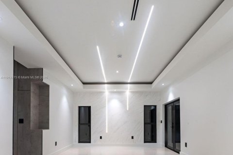 Casa en venta en Miami, Florida, 4 dormitorios, 370.77 m2 № 1968170 - foto 26