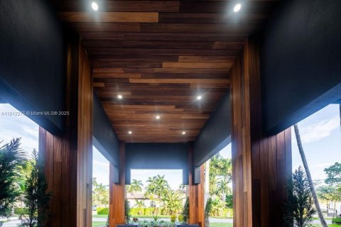 Casa en venta en Miami, Florida, 4 dormitorios, 370.77 m2 № 1968170 - foto 23