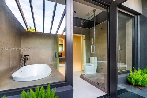 Casa en venta en Miami, Florida, 4 dormitorios, 370.77 m2 № 1968170 - foto 17