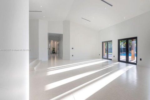 Casa en venta en Miami, Florida, 4 dormitorios, 370.77 m2 № 1968170 - foto 10