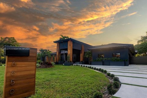 Casa en venta en Miami, Florida, 4 dormitorios, 370.77 m2 № 1968170 - foto 2