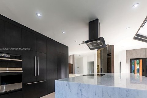 Casa en venta en Miami, Florida, 4 dormitorios, 370.77 m2 № 1968170 - foto 9