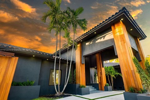 Casa en venta en Miami, Florida, 4 dormitorios, 370.77 m2 № 1968170 - foto 3