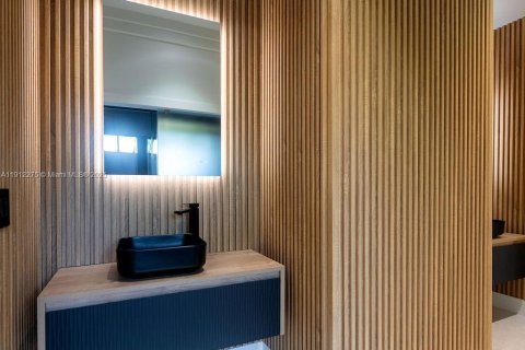 Casa en venta en Miami, Florida, 4 dormitorios, 370.77 m2 № 1968170 - foto 16