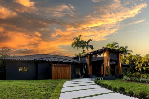 Casa en venta en Miami, Florida, 4 dormitorios, 370.77 m2 № 1968170 - foto 1