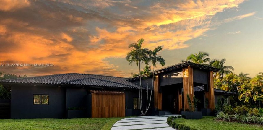 Casa en Miami, Florida 4 dormitorios, 370.77 m2 № 1968170