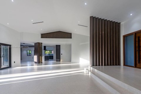 Casa en venta en Miami, Florida, 4 dormitorios, 370.77 m2 № 1968170 - foto 22