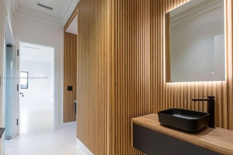 Casa en venta en Miami, Florida, 4 dormitorios, 370.77 m2 № 1968170 - foto 19