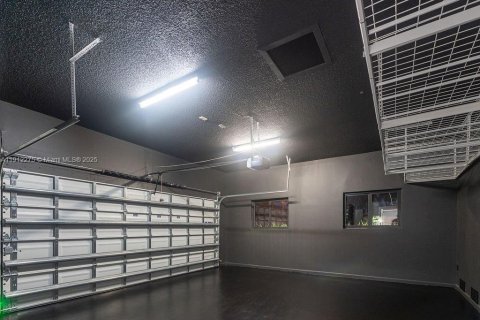 Casa en venta en Miami, Florida, 4 dormitorios, 370.77 m2 № 1968170 - foto 27