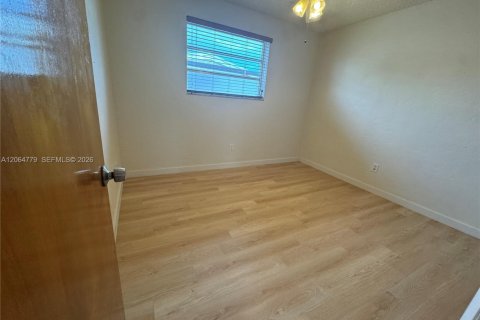 Villa ou maison à vendre à Hialeah, Floride: 3 chambres, 95.22 m2 № 2282655 - photo 18