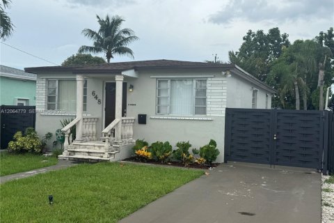 Villa ou maison à vendre à Hialeah, Floride: 3 chambres, 95.22 m2 № 2282655 - photo 2