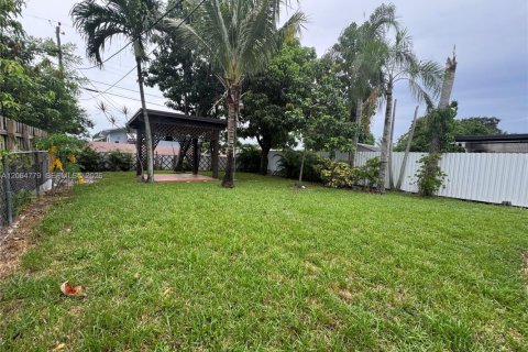Villa ou maison à vendre à Hialeah, Floride: 3 chambres, 95.22 m2 № 2282655 - photo 20
