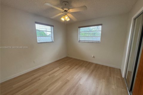Villa ou maison à vendre à Hialeah, Floride: 3 chambres, 95.22 m2 № 2282655 - photo 19