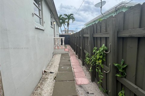 Villa ou maison à vendre à Hialeah, Floride: 3 chambres, 95.22 m2 № 2282655 - photo 6