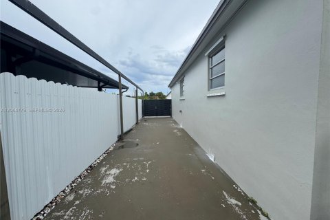 Villa ou maison à vendre à Hialeah, Floride: 3 chambres, 95.22 m2 № 2282655 - photo 5