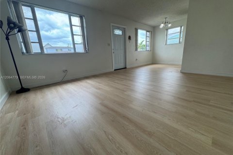 Villa ou maison à vendre à Hialeah, Floride: 3 chambres, 95.22 m2 № 2282655 - photo 7
