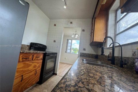 Villa ou maison à vendre à Hialeah, Floride: 3 chambres, 95.22 m2 № 2282655 - photo 11