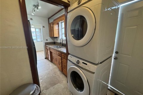 Villa ou maison à vendre à Hialeah, Floride: 3 chambres, 95.22 m2 № 2282655 - photo 13