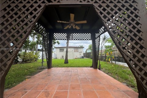 Villa ou maison à vendre à Hialeah, Floride: 3 chambres, 95.22 m2 № 2282655 - photo 22