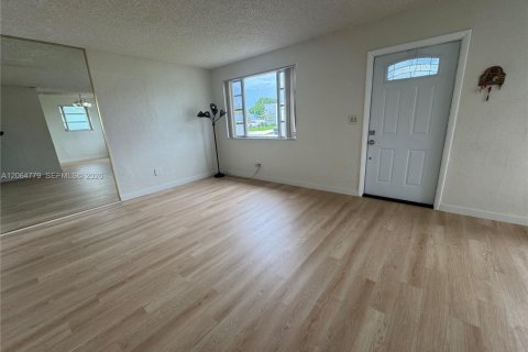 Villa ou maison à vendre à Hialeah, Floride: 3 chambres, 95.22 m2 № 2282655 - photo 8
