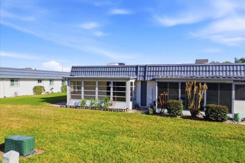 Condo in Sun City Center, Florida, 1 bedroom  № 2275770 - photo 3