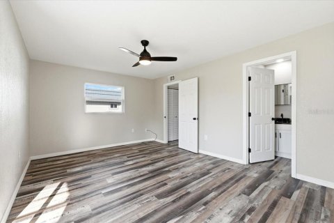 Condo in Sun City Center, Florida, 1 bedroom  № 2275770 - photo 20