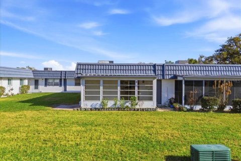 Condo in Sun City Center, Florida, 1 bedroom  № 2275770 - photo 4