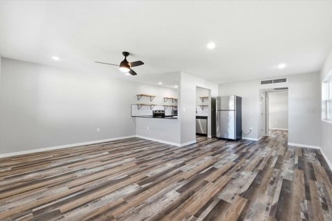 Condo in Sun City Center, Florida, 1 bedroom  № 2275770 - photo 14
