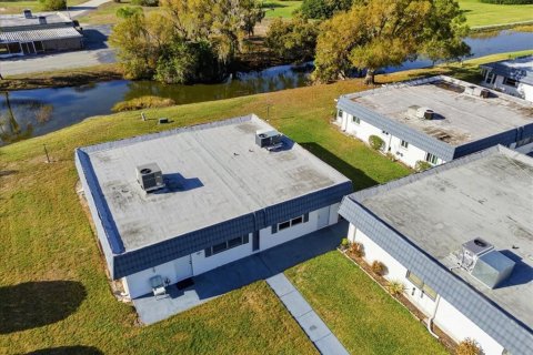 Condo in Sun City Center, Florida, 1 bedroom  № 2275770 - photo 9