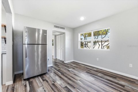 Condo in Sun City Center, Florida, 1 bedroom  № 2275770 - photo 19