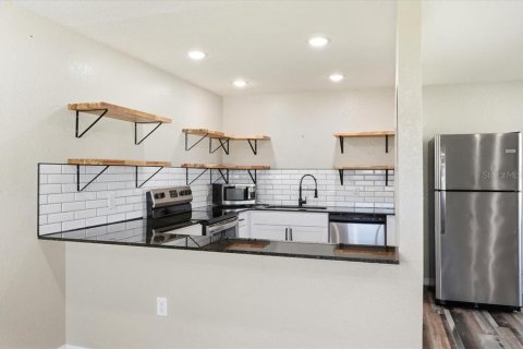 Condo in Sun City Center, Florida, 1 bedroom  № 2275770 - photo 15
