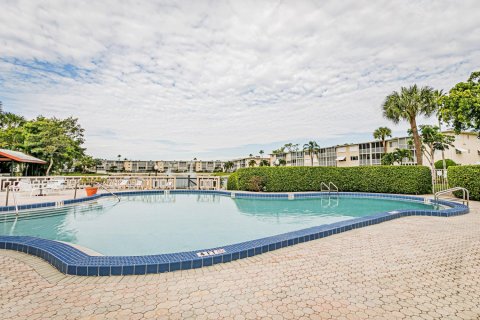 Condo in Lake Worth, Florida, 2 bedrooms  № 1209293 - photo 1