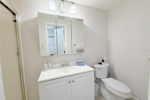 Commercial property in Redington Shores, Florida 214.6 sq.m. № 2150063 - photo 11