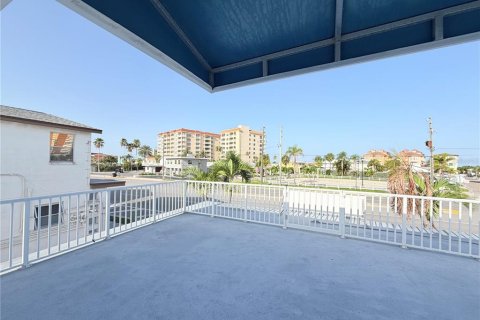 Commercial property in Redington Shores, Florida 214.6 sq.m. № 2150063 - photo 28