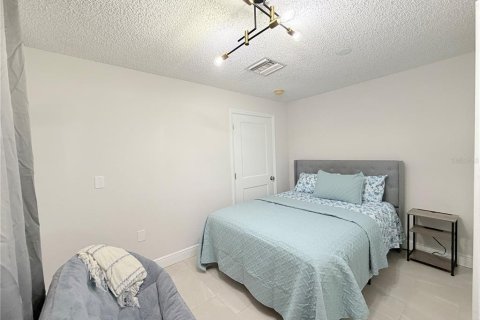 Commercial property in Redington Shores, Florida 214.6 sq.m. № 2150063 - photo 10
