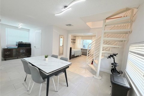 Commercial property in Redington Shores, Florida 214.6 sq.m. № 2150063 - photo 6