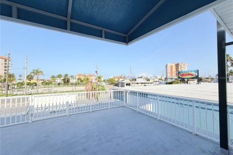 Commercial property in Redington Shores, Florida 214.6 sq.m. № 2150063 - photo 29