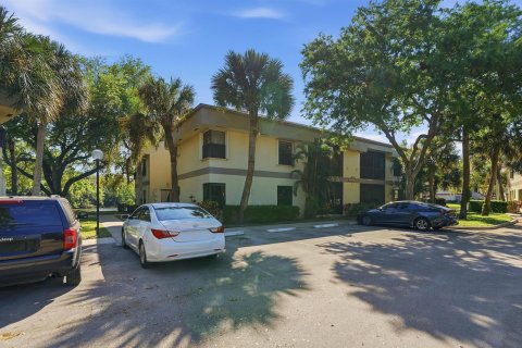 Condo in Coconut Creek, Florida, 2 bedrooms  № 2250187