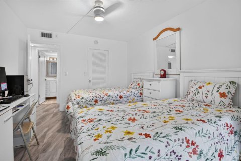 Condo in Deerfield Beach, Florida, 2 bedrooms  № 2246464 - photo 25