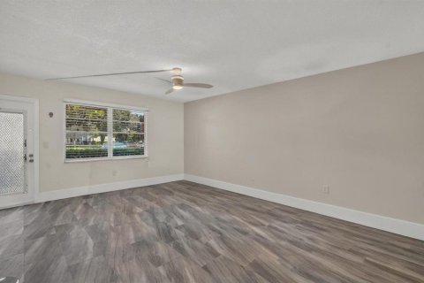 Condo in Deerfield Beach, Florida, 2 bedrooms  № 2246464 - photo 10