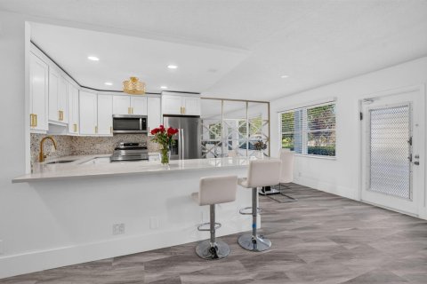 Condo in Deerfield Beach, Florida, 2 bedrooms  № 2246464 - photo 11