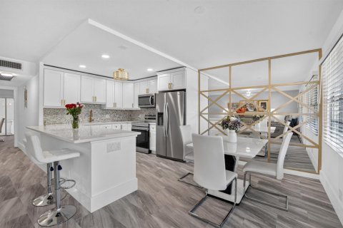 Condo in Deerfield Beach, Florida, 2 bedrooms  № 2246464 - photo 12