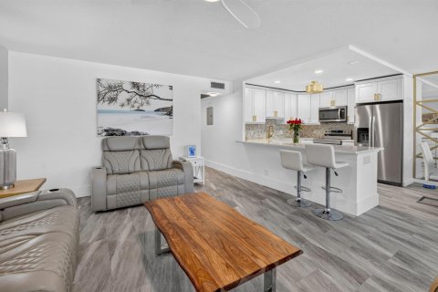 Condo in Deerfield Beach, Florida, 2 bedrooms  № 2246464 - photo 7