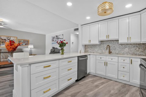 Condo in Deerfield Beach, Florida, 2 bedrooms  № 2246464 - photo 14