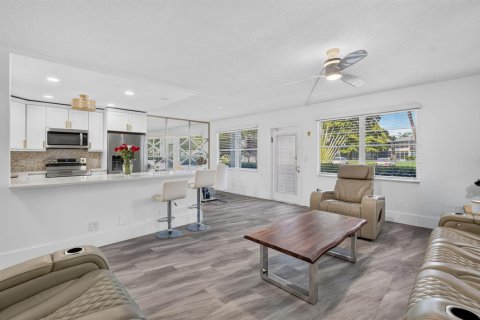 Condo in Deerfield Beach, Florida, 2 bedrooms  № 2246464 - photo 8