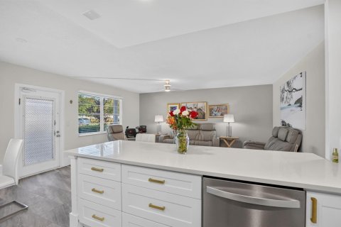Condo in Deerfield Beach, Florida, 2 bedrooms  № 2246464 - photo 15