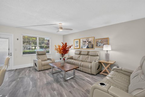 Condo in Deerfield Beach, Florida, 2 bedrooms  № 2246464 - photo 9